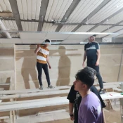 در ادامه تورهای آموزشی صورت گرفت:
بازدید دانشجویان رشته عمران از پروژه های تزیینات داخلی در حال ساخت 2