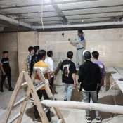 در ادامه تورهای آموزشی صورت گرفت:
بازدید دانشجویان رشته عمران از پروژه های تزیینات داخلی در حال ساخت 6