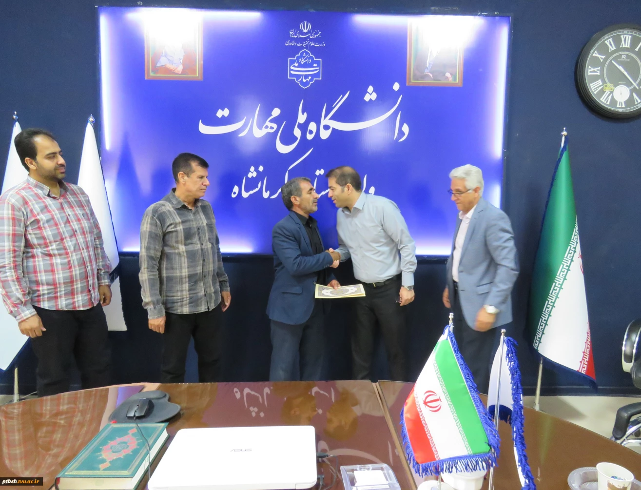 در راستای گرامی داشت مقام شامخ شهیدان صورت گرفت:
تقدیر از پدر پاسدار رشید اسلام فرهاد قبادی
