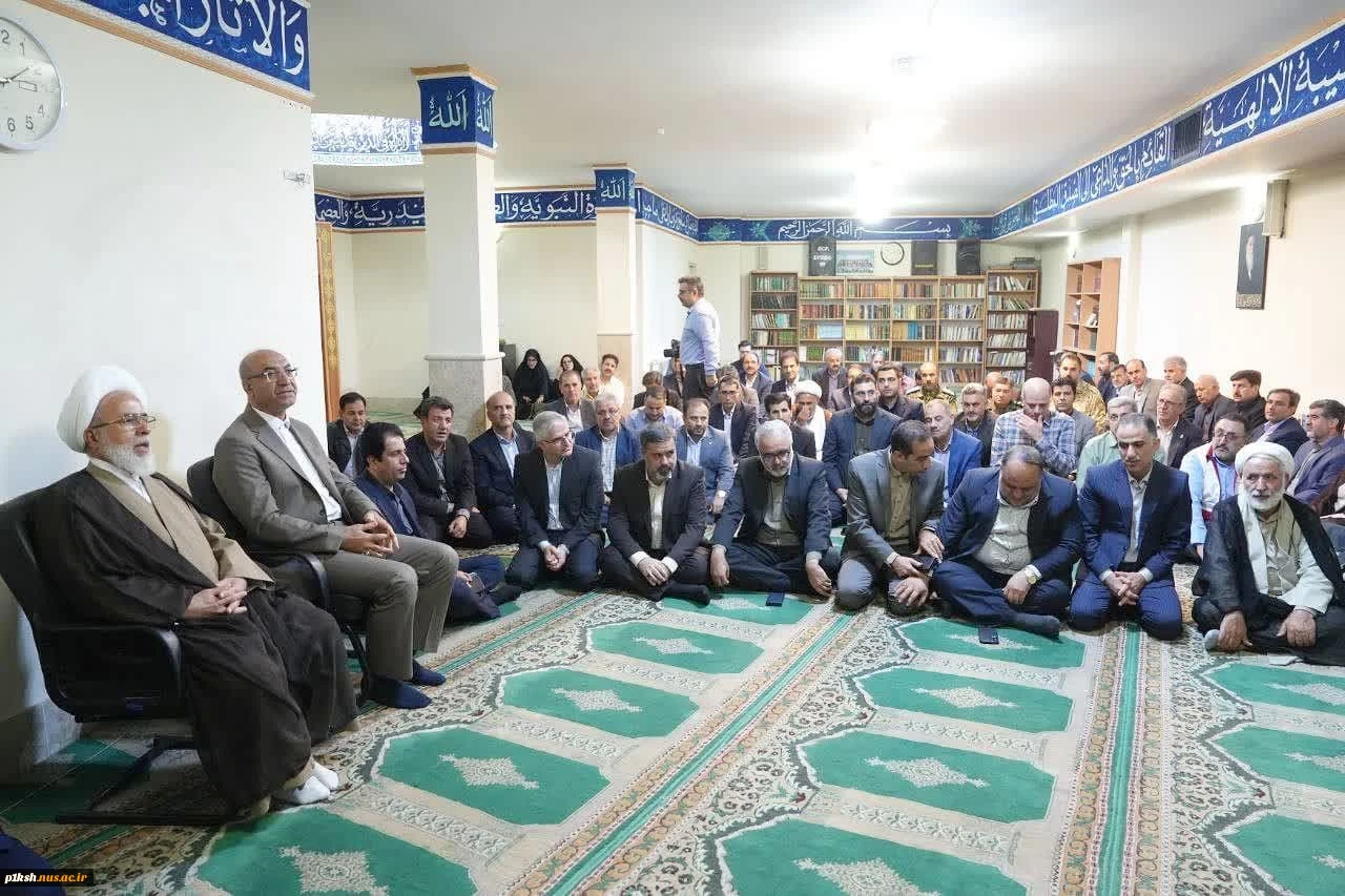 استاندار و جمعی از مدیران استان کرمانشاه، در اولین روز کاری هفته دولت، با نماینده ولی فقیه در استان و امام جمعه کرمانشاه، دیدار کردند